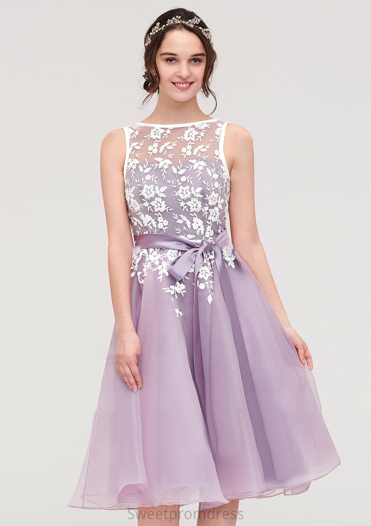 Bateau Sleeveless Organza Knee-Length A-line/Princess Bridesmaid Dresses With Sashes Lace Shyanne DHP0025358