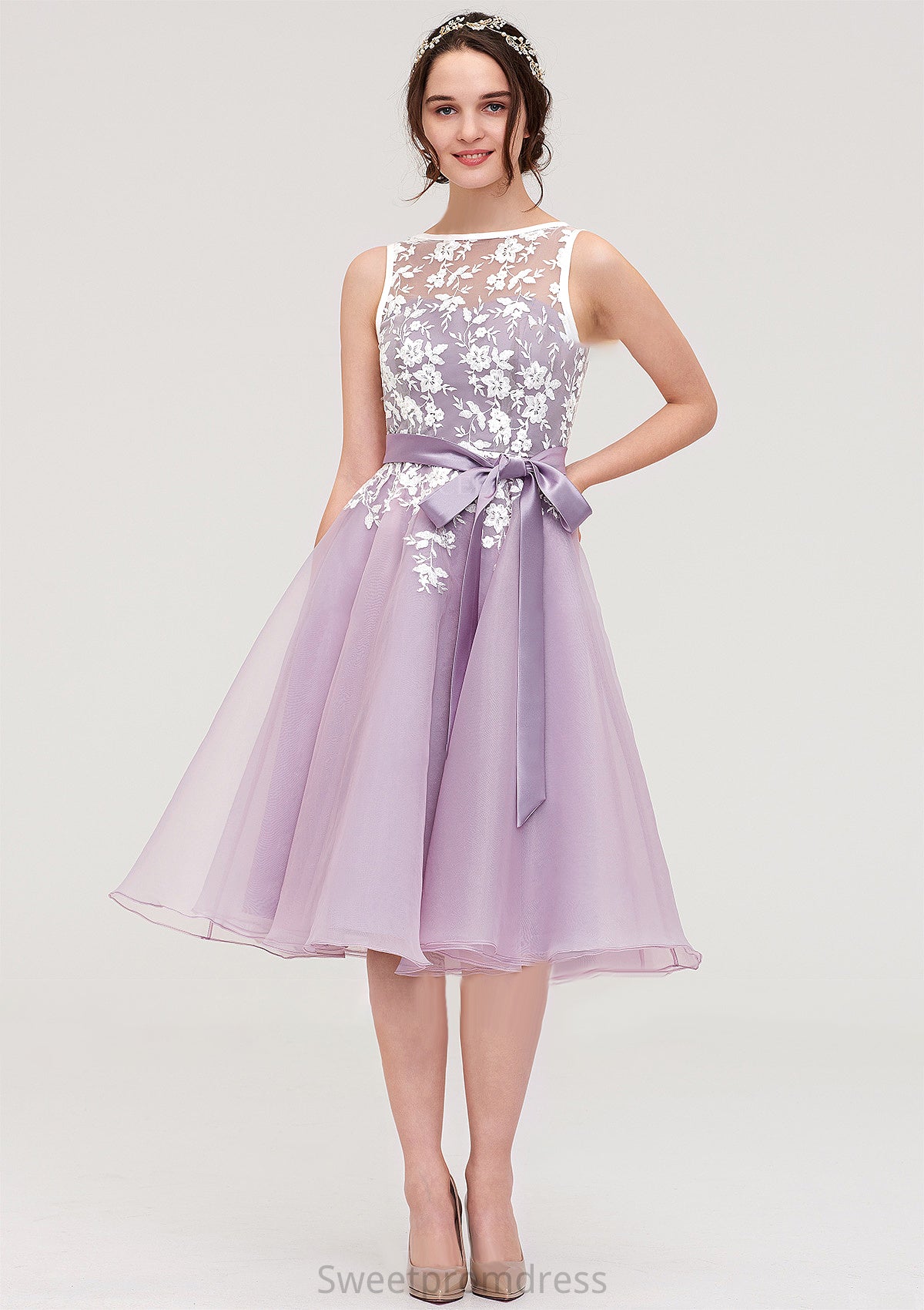 Bateau Sleeveless Organza Knee-Length A-line/Princess Bridesmaid Dresses With Sashes Lace Shyanne DHP0025358