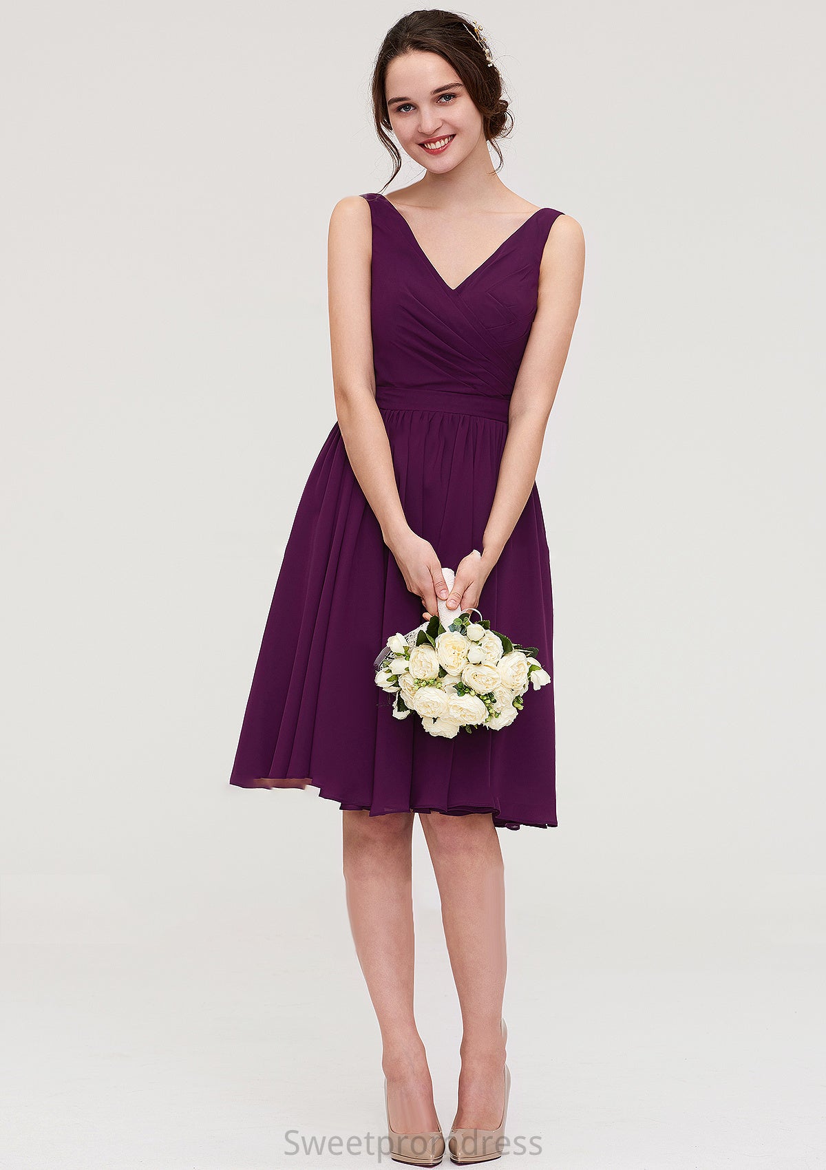 Sleeveless V Neck Chiffon A-line/Princess Knee-Length Bridesmaid Dresses With Pleated Kierra DHP0025401