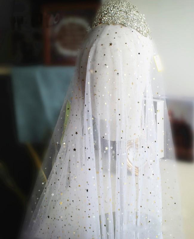 Elegant Short Sequins Tulle Wedding Veils with Stars SJS15580