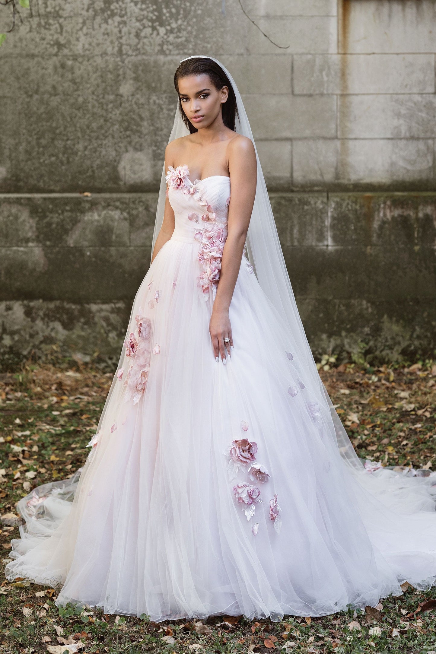 Elegant Tulle Solid Flowers Sweetheart Wedding Dresses