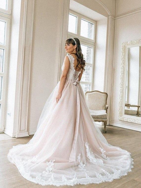 A Line Nude Tulle Pink Lace Appliqued Ball Gown Lace up Beach Wedding Dresses JS918