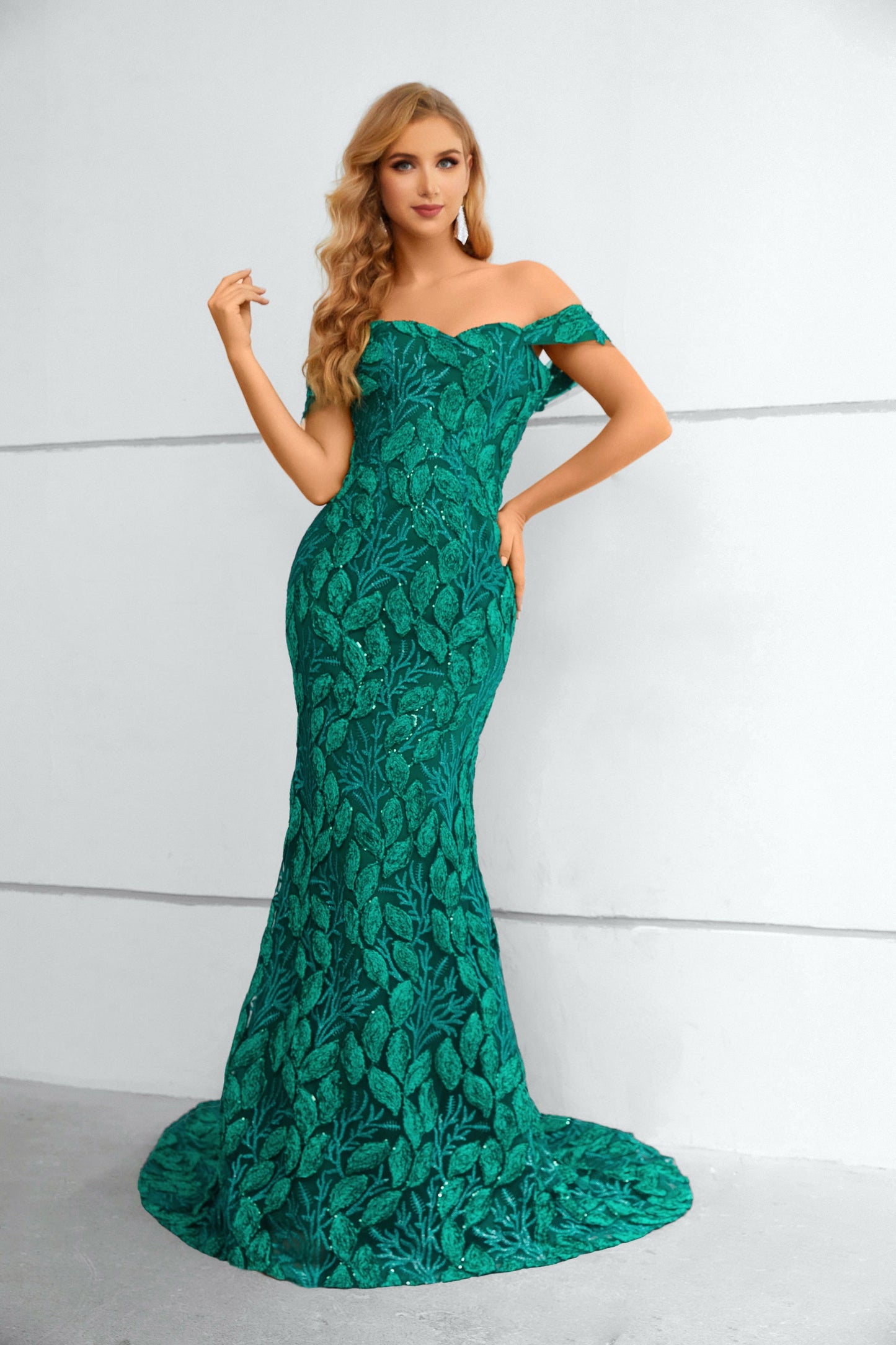 Green Off The Shoulder Sleeveless Lace Mermaid Prom Dresses