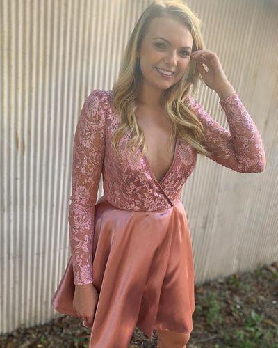 V Neck Blush Long Sleeves Nathalie Homecoming Dresses Pink CD22866