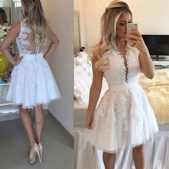 Elegant A-Line Sleeveless Lace Yaretzi Homecoming Dresses Deep V-Neck Rhinestone Beads Sash Applique Tulle Back Knee-Length DH238