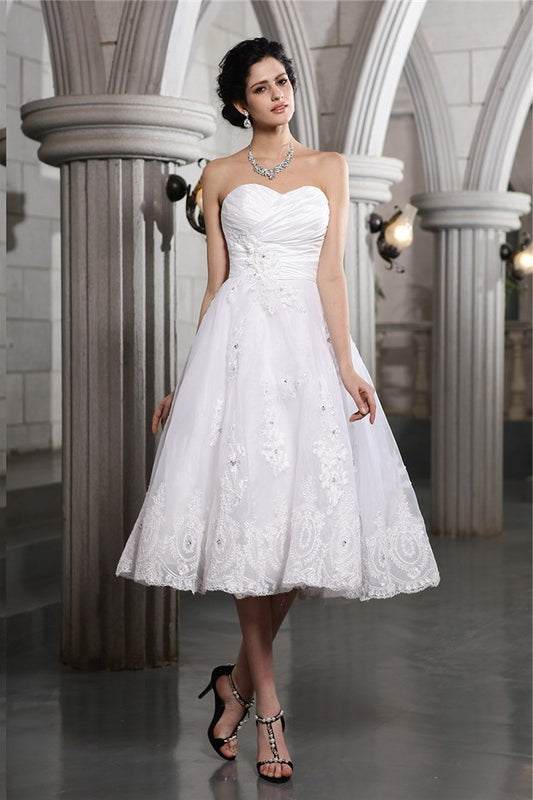 Beading Sleeveless Short Sweetheart Applique A-Line/Princess Taffeta Wedding Dresses