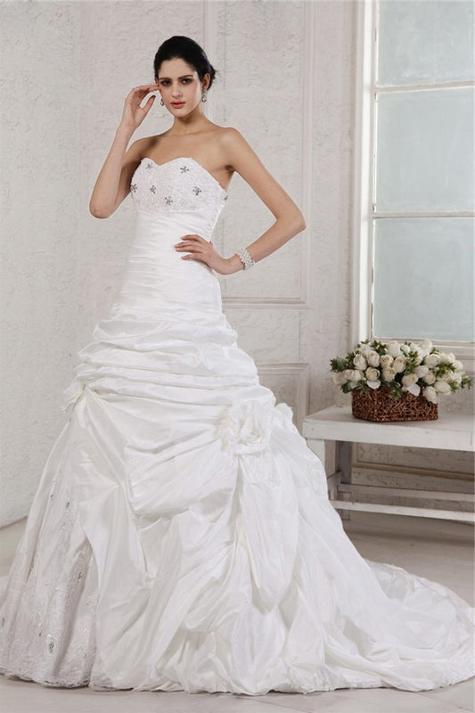 Applique Sleeveless Beading A-Line/Princess Sweetheart Long Taffeta Wedding Dresses