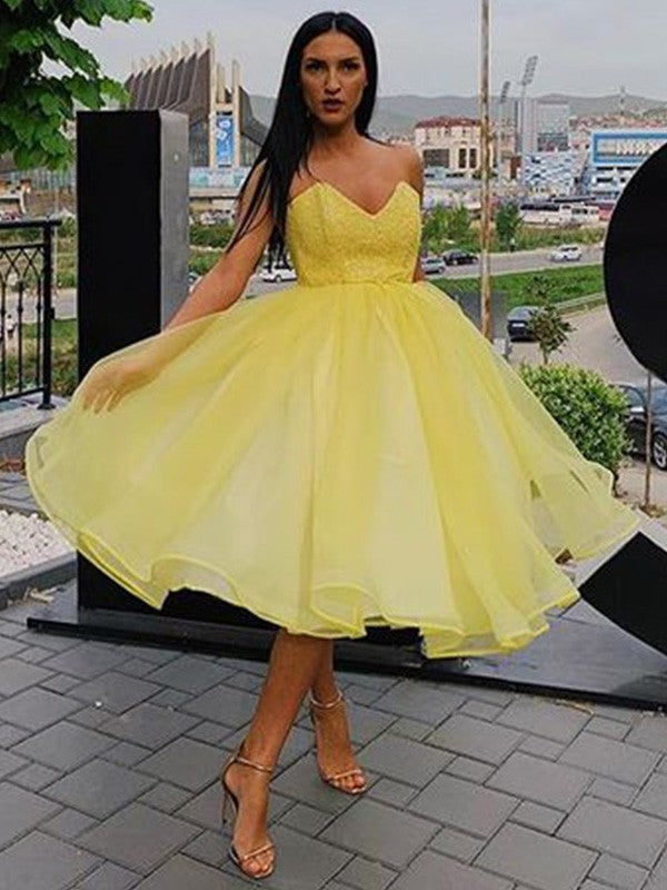 Organza Sweetheart Sleeveless A-Line/Princess Ruffles Knee-Length Homecoming Dresses