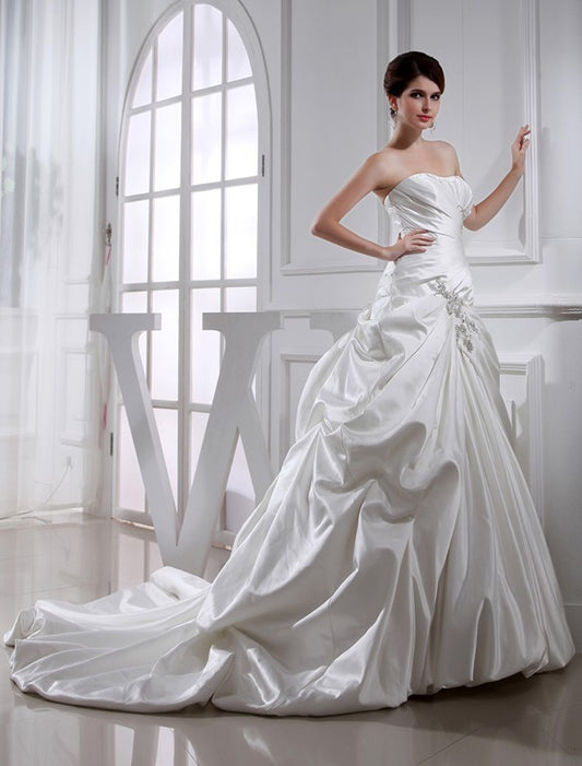 Sleeveless A-Line/Princess Strapless Beading Long Applique Satin Wedding Dresses