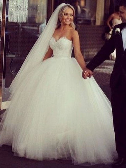 Sweetheart Sleeveless Tulle Gown Sweep/Brush Ball Applique Train Wedding Dresses