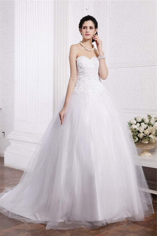 Ball Sweetheart Long Applique Gown Sleeveless Beading Net Wedding Dresses