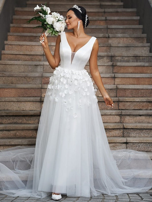 Applique Sweep/Brush V-neck A-Line/Princess Sleeveless Tulle Train Wedding Dresses