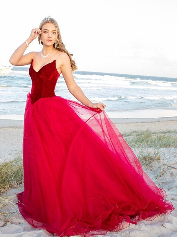 Tulle Ball Sweetheart Sleeveless Gown Court Train Dresses