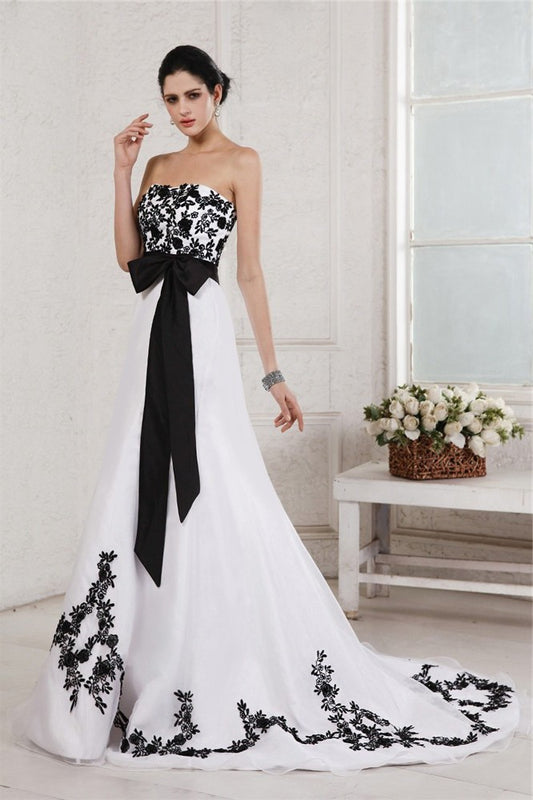 A-Line/Princess Long Embroidery Sweetheart Net Sash Sleeveless Satin Wedding Dresses