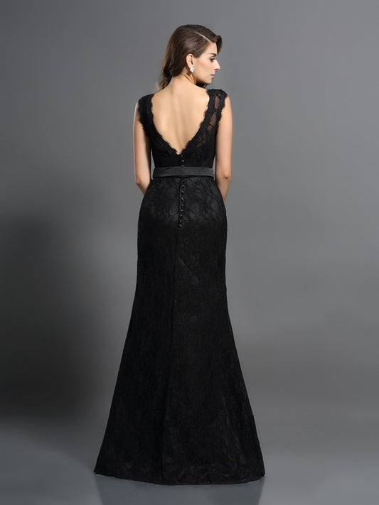 Sleeveless Scoop Sheath/Column Lace Long Satin Dresses