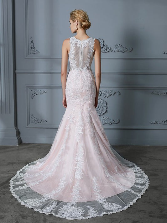 Sleeveless Tulle V-neck Trumpet/Mermaid Applique Court Train Wedding Dresses