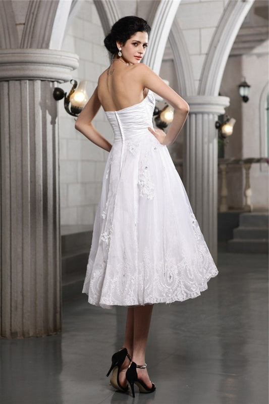 Beading Sleeveless Short Sweetheart Applique A-Line/Princess Taffeta Wedding Dresses