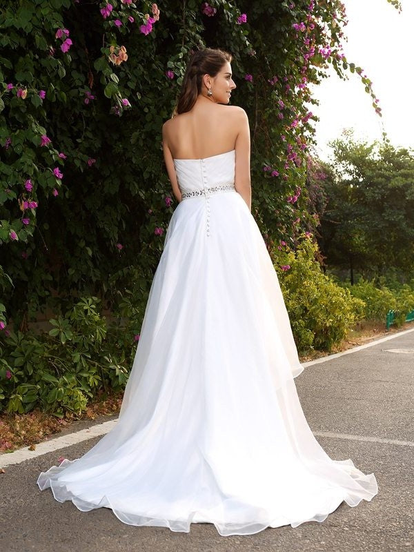 High Beading A-Line/Princess Sleeveless Low Sweetheart Organza Wedding Dresses