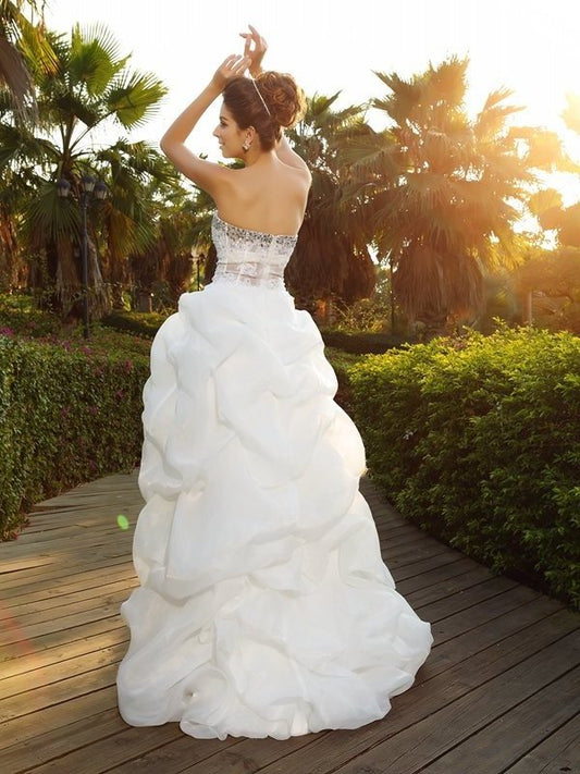 High Beading Sleeveless Low A-Line/Princess Sweetheart Organza Wedding Dresses