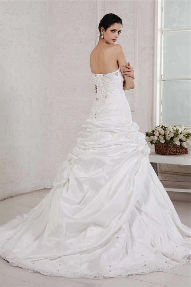 Applique Sleeveless Beading A-Line/Princess Sweetheart Long Taffeta Wedding Dresses