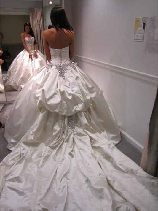 Ball Ruffles Sweetheart Gown Cathedral Sleeveless Satin Train Wedding Dresses