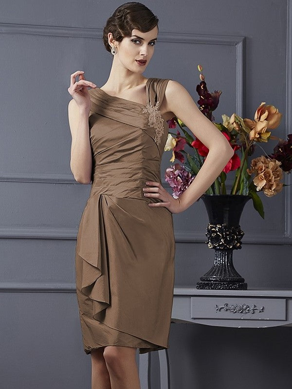 Short Sheath/Column Sleeveless Applique Taffeta Bridesmaid Dresses