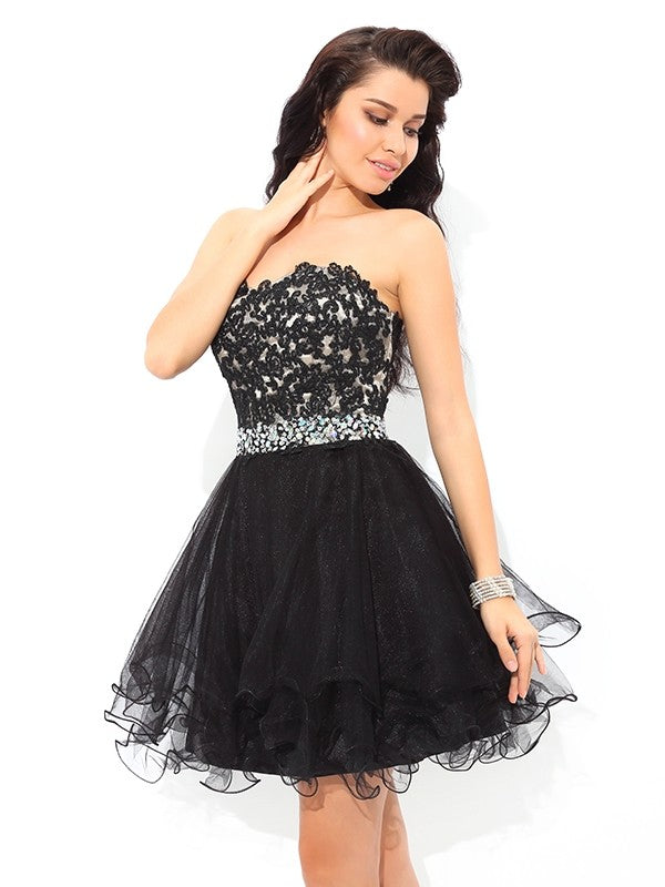 A-Line/Princess Sweetheart Applique Homecoming Dresses Sleeveless Short Satin Cocktail Dresses Yasmine