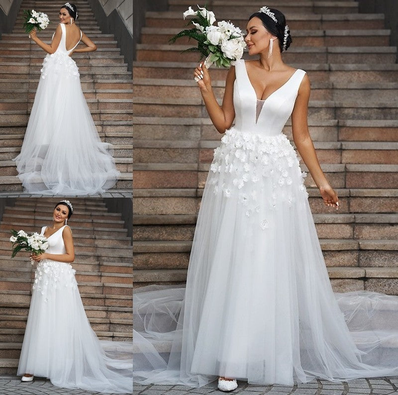 Applique Sweep/Brush V-neck A-Line/Princess Sleeveless Tulle Train Wedding Dresses