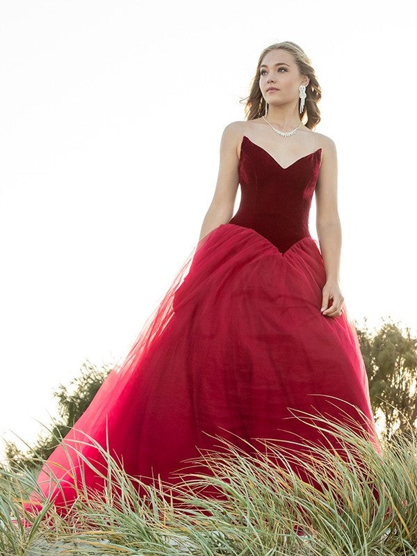 Tulle Ball Sweetheart Sleeveless Gown Court Train Dresses