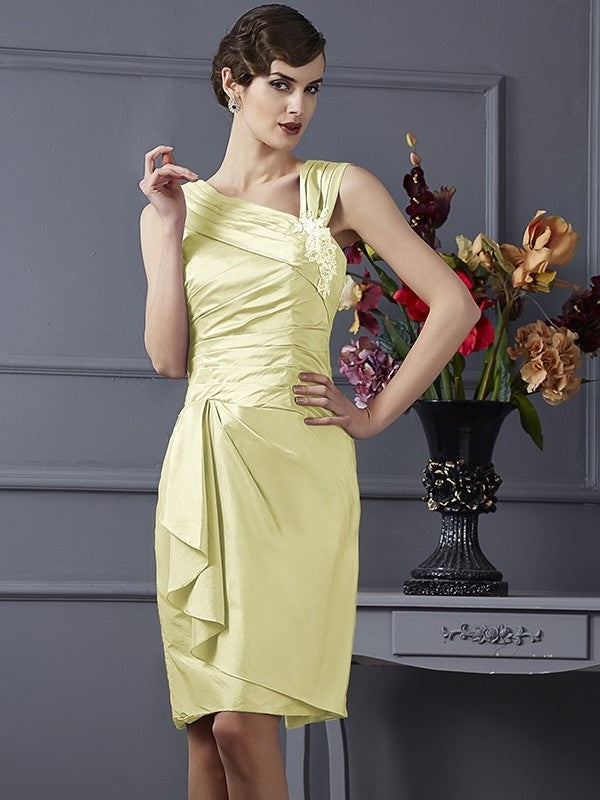 Short Sheath/Column Sleeveless Applique Taffeta Bridesmaid Dresses