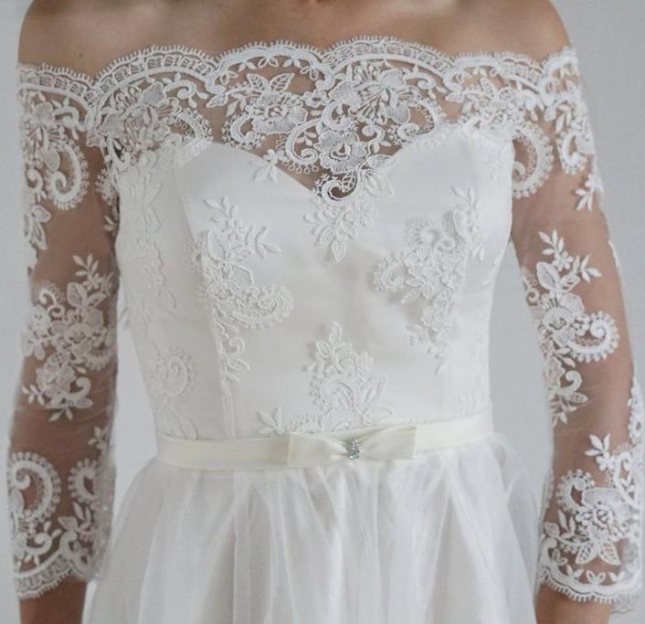 A-Line Lace Scoop 3/4 Sleeve Appliques Tulle Floor-Length White Button Wedding Dresses JS176