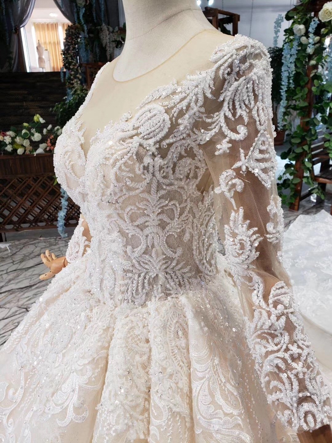 Princess Long Sleeve Beads Lace Appliques Ivory Prom Dresses Quinceanera Dresses P1070