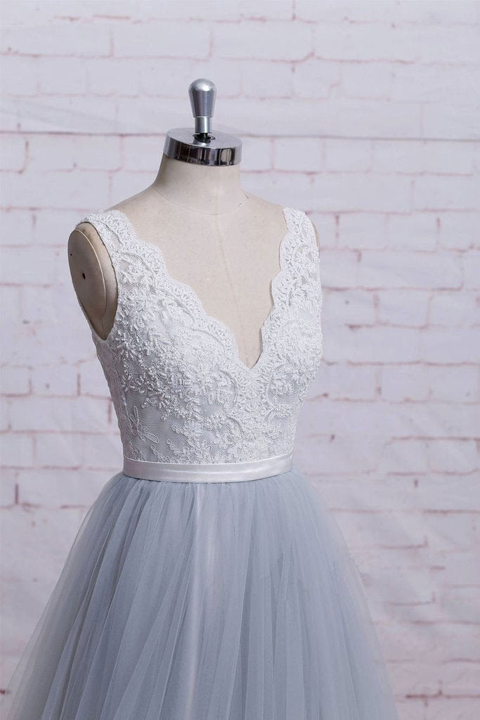 A-Line V-Neck Ivory Lace Bodice Grey Tulle Skirt Chapel Train Appliques Wedding Dress JS287